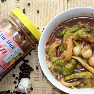Lọ mắm dưa Dì Cẩn