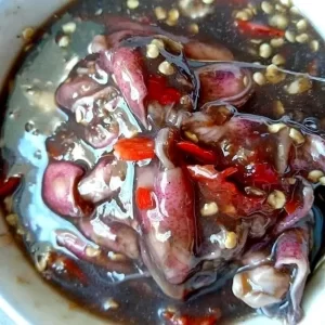 Hũ mắm mực Dì Cẩn