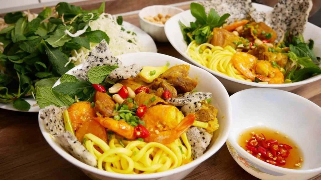 Mì quảng ếch bếp trang
