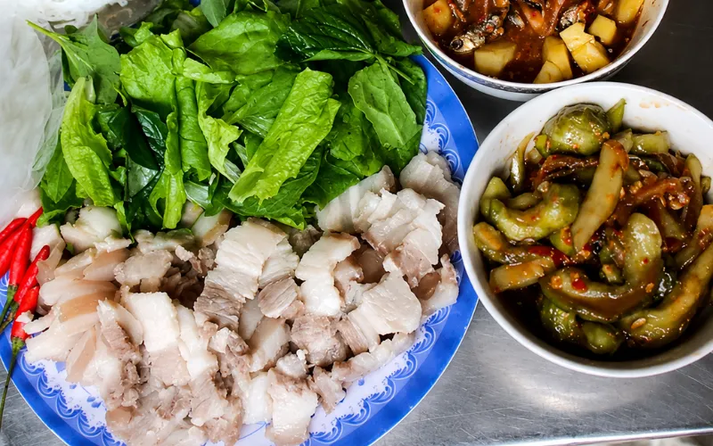 một số món ăn kết hợp cùng mắm dưa dì cẩn 
